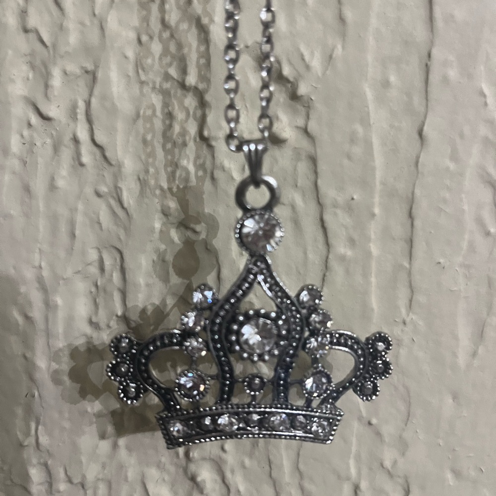 Crown Rhinestone Pendant & Chain - Picture 7 of 11